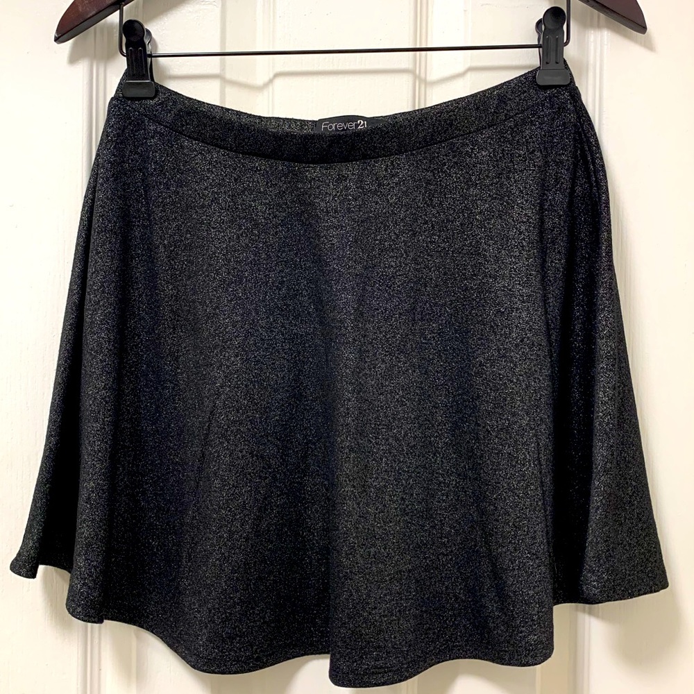 Shiny black fabric skirt🖤